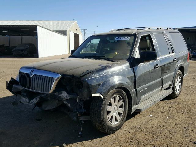 5LMFU28R74LJ16208 - 2004 LINCOLN NAVIGATOR BLACK photo 2