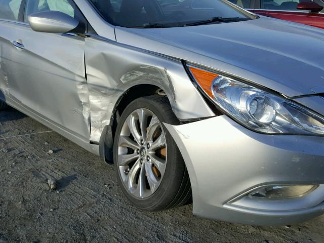 5NPEC4AC4CH375779 - 2012 HYUNDAI SONATA SE SILVER photo 9