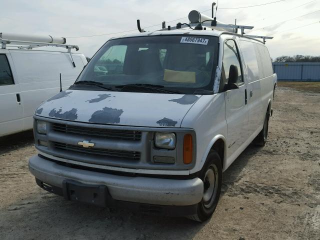 1GCFG25W7Y1196135 - 2000 CHEVROLET EXPRESS G2 WHITE photo 2