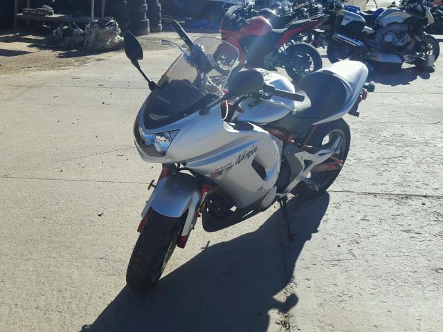 JKAEXEA186A011492 - 2006 KAWASAKI EX650 A6F SILVER photo 2