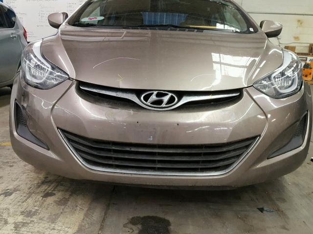 5NPDH4AE4GH700029 - 2016 HYUNDAI ELANTRA SE BROWN photo 9