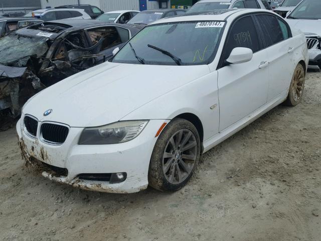 WBAPH7C52BE677853 - 2011 BMW 328 I WHITE photo 2