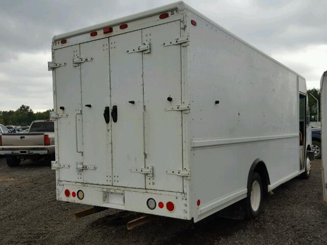 4UZAANCP85CU03751 - 2005 FREIGHTLINER CHASSIS M WHITE photo 4