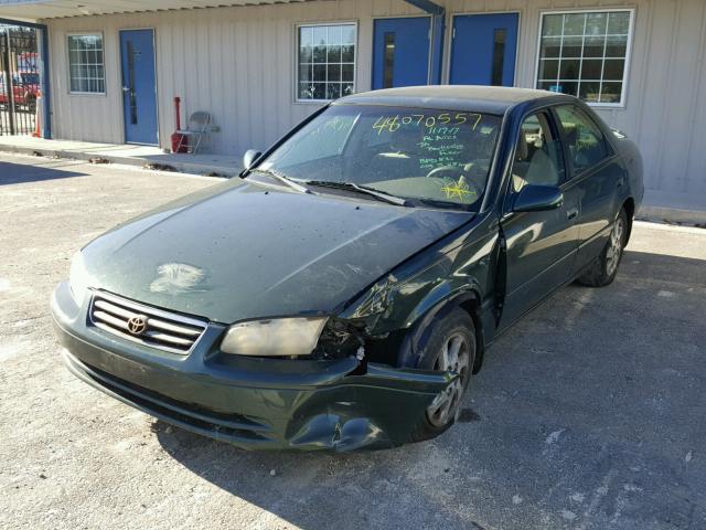 4T1BF22K6YU097156 - 2000 TOYOTA CAMRY LE GREEN photo 2