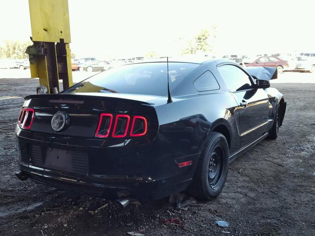 1ZVBP8AM6D5236081 - 2013 FORD MUSTANG BLACK photo 4