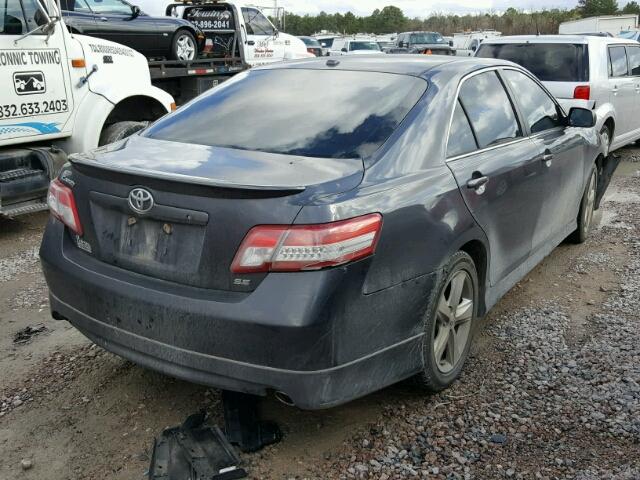 4T1BK3EKXBU129532 - 2011 TOYOTA CAMRY SE GRAY photo 4