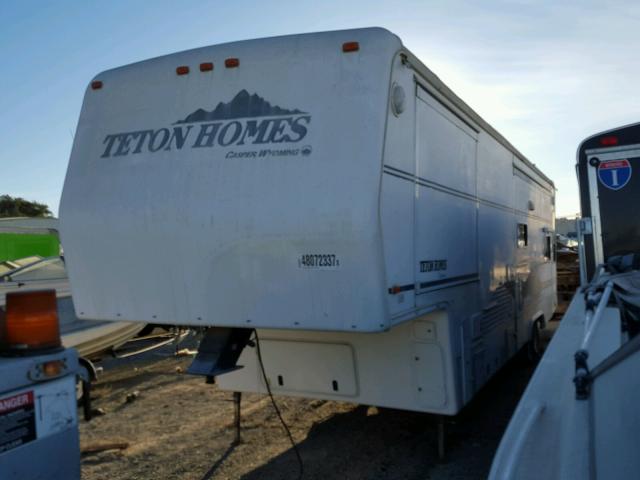 4M7360U2821009974 - 2002 TETO 5TH WHEEL WHITE photo 2