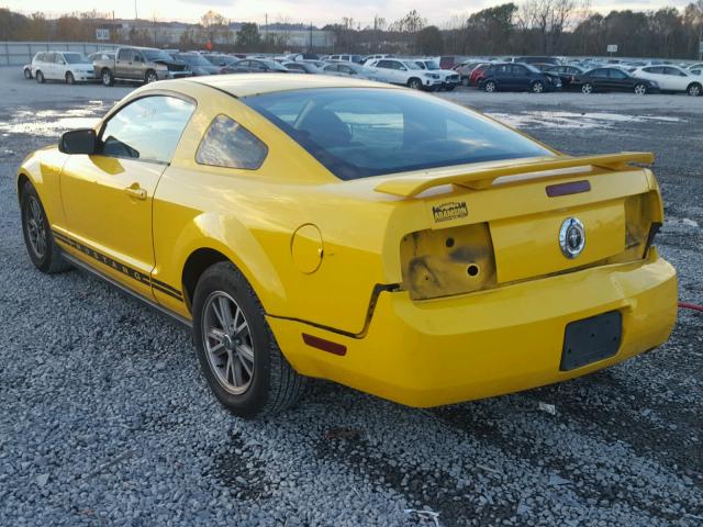 1ZVFT80N955252283 - 2005 FORD MUSTANG YELLOW photo 3