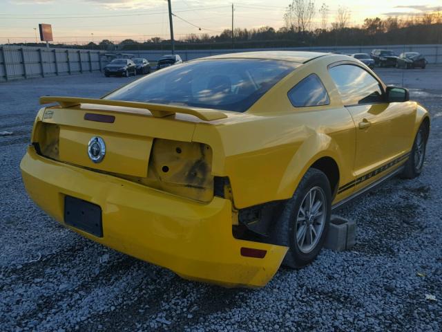 1ZVFT80N955252283 - 2005 FORD MUSTANG YELLOW photo 4