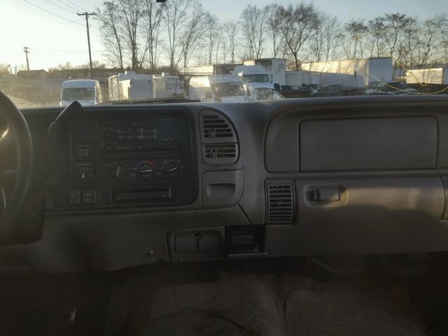 1GTEK14RXWZ506471 - 1998 GMC SIERRA K15 TAN photo 9