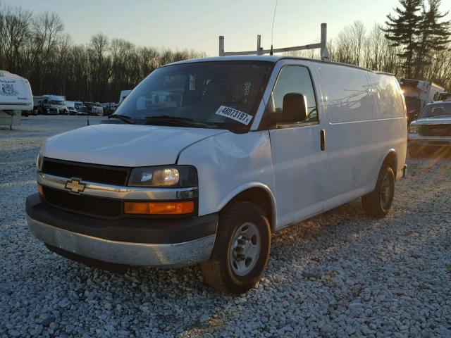 1GCZGTBA5C1117503 - 2012 CHEVROLET EXPRESS G3 WHITE photo 2