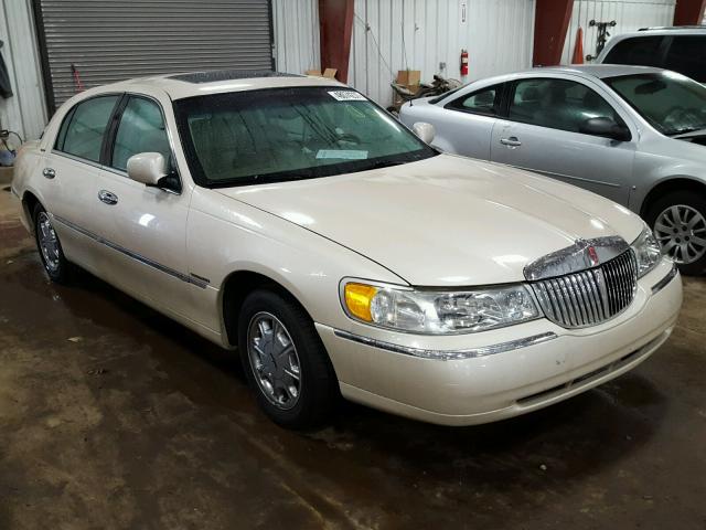 1LNHM82W01Y723241 - 2001 LINCOLN TOWN CAR S CREAM photo 1