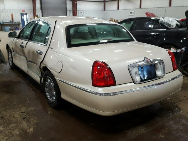 1LNHM82W01Y723241 - 2001 LINCOLN TOWN CAR S CREAM photo 3