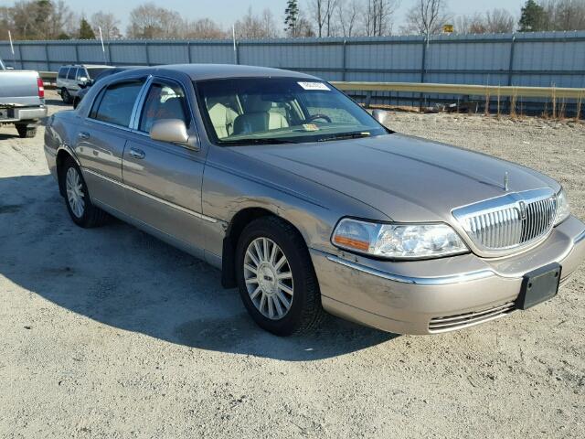 1LNHM82W63Y685596 - 2003 LINCOLN TOWN CAR S TAN photo 1