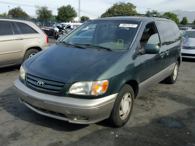 4T3ZF13CX2U477342 - 2002 TOYOTA SIENNA LE GREEN photo 2