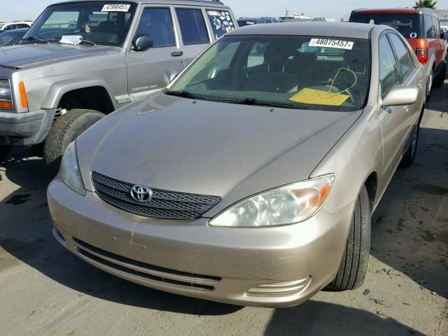 JTDBE30KX20128505 - 2002 TOYOTA CAMRY LE 金色 照片 2