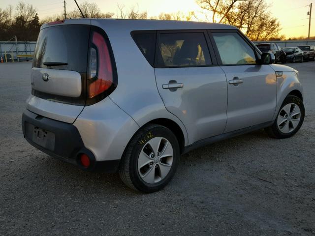 KNDJN2A20F7794466 - 2015 KIA SOUL SILVER photo 4