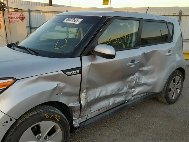 KNDJN2A20F7794466 - 2015 KIA SOUL SILVER photo 9