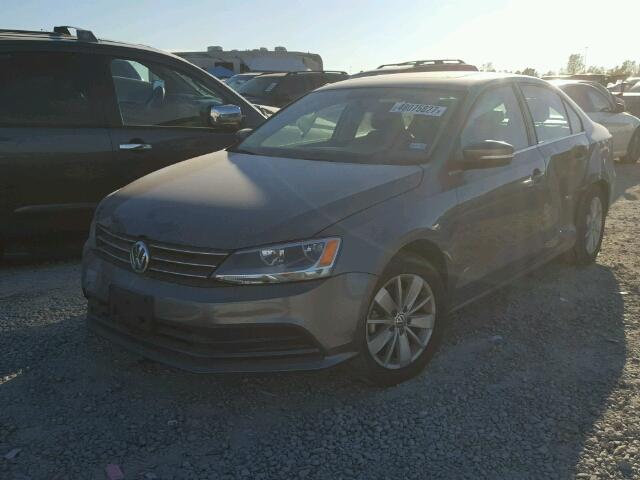 3VWD07AJ5FM301500 - 2015 VOLKSWAGEN JETTA SE GRAY photo 2