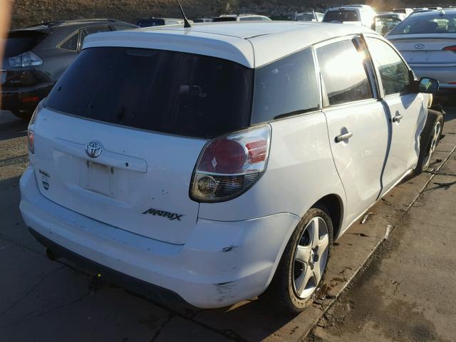 2T1KR32E55C443315 - 2005 TOYOTA MATRIX WHITE photo 4