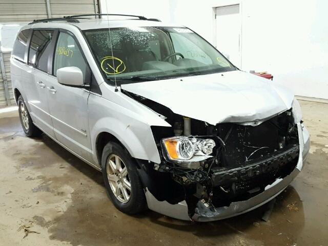 2A8HR54P08R728747 - 2008 CHRYSLER TOWN & COU SILVER photo 1