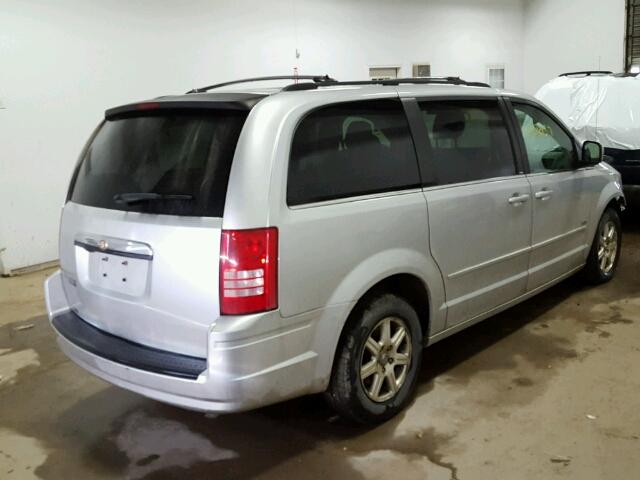 2A8HR54P08R728747 - 2008 CHRYSLER TOWN & COU SILVER photo 4