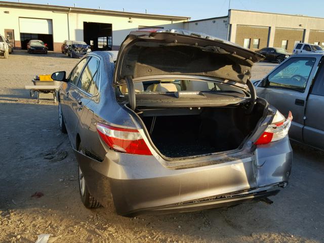4T1BF1FK9HU416246 - 2017 TOYOTA CAMRY LE 灰色 照片 3