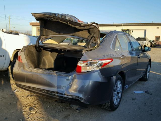 4T1BF1FK9HU416246 - 2017 TOYOTA CAMRY LE 灰色 照片 4