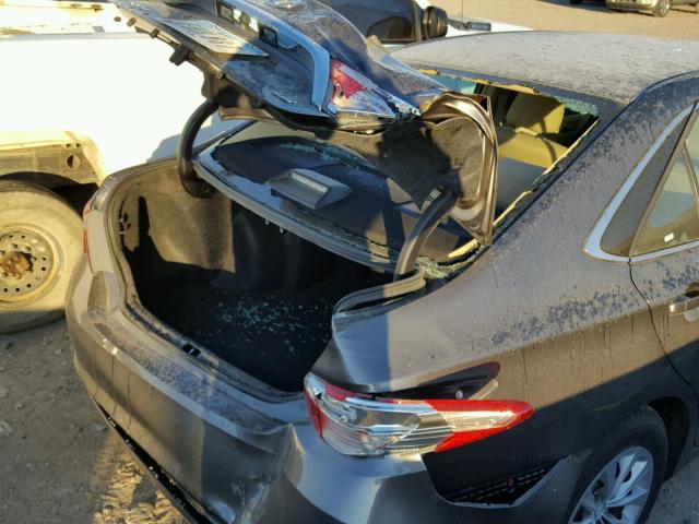4T1BF1FK9HU416246 - 2017 TOYOTA CAMRY LE 灰色 照片 9