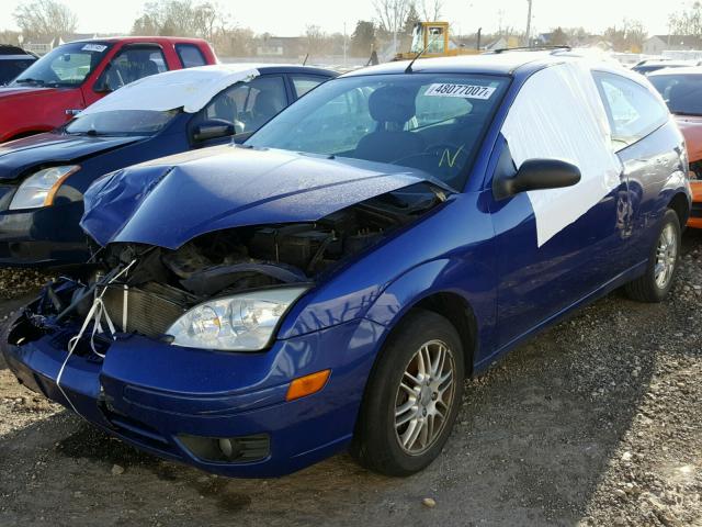 1FAFP31N56W162722 - 2006 FORD FOCUS ZX3 BLUE photo 2