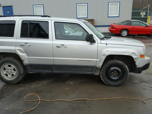 1J4NF1GB0BD274788 - 2011 JEEP PATRIOT SP SILVER photo 9