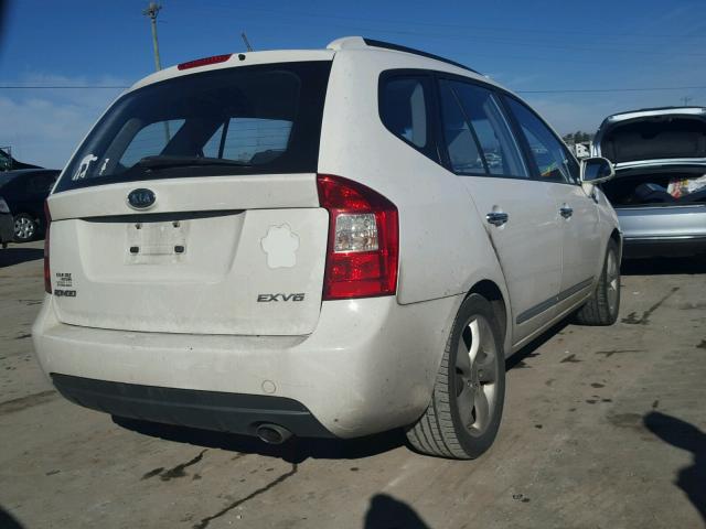 KNAFG526477105952 - 2007 KIA RONDO LX WHITE photo 4