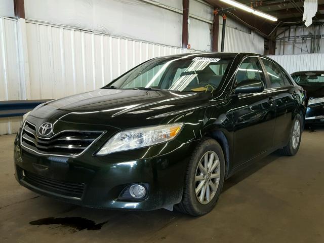 4T1BK3EK4AU605577 - 2010 TOYOTA CAMRY SE GREEN photo 2