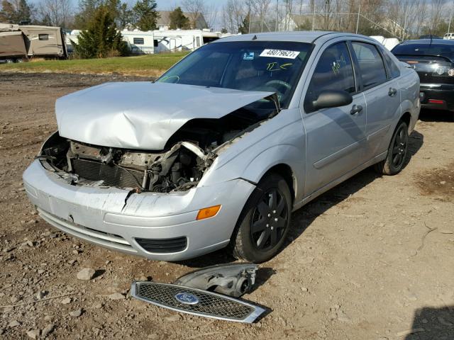 1FAFP34N55W288167 - 2005 FORD FOCUS ZX4 SILVER photo 2