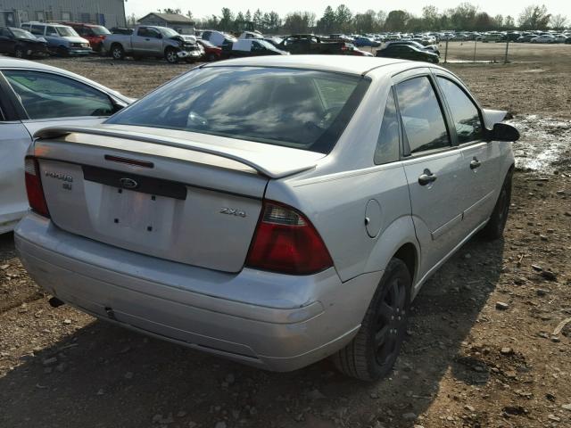 1FAFP34N55W288167 - 2005 FORD FOCUS ZX4 SILVER photo 4