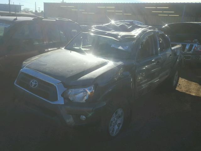 3TMLU4EN0FM173682 - 2015 TOYOTA TACOMA DOU GRAY photo 2