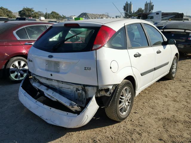 3FAFP37393R133714 - 2003 FORD FOCUS ZX5 WHITE photo 4