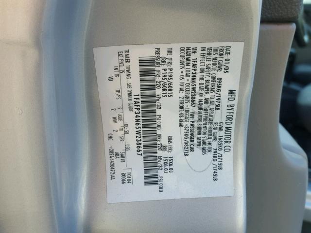 1FAFP34N65W238667 - 2005 FORD FOCUS ZX4 SILVER photo 10