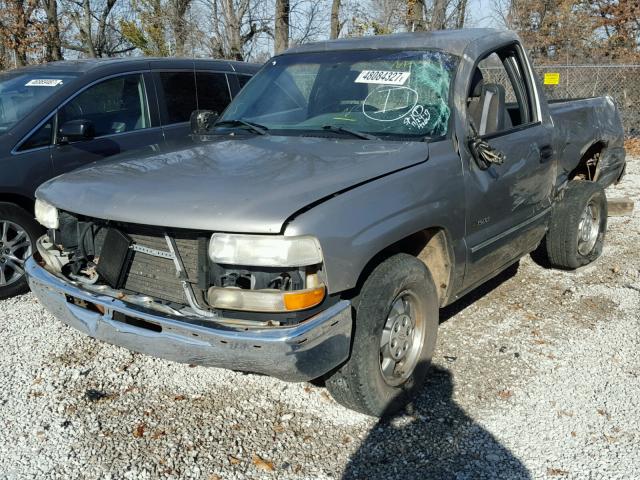 1GCEC14W11Z133137 - 2001 CHEVROLET SILVERADO GRAY photo 2