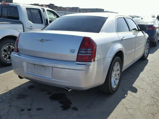 2C3JA63H35H620855 - 2005 CHRYSLER 300C SILVER photo 4