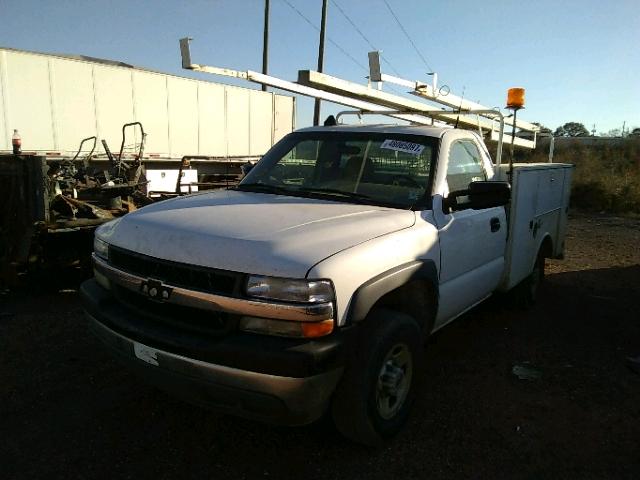 1GBHC24U31Z291694 - 2001 CHEVROLET SILVERADO WHITE photo 2