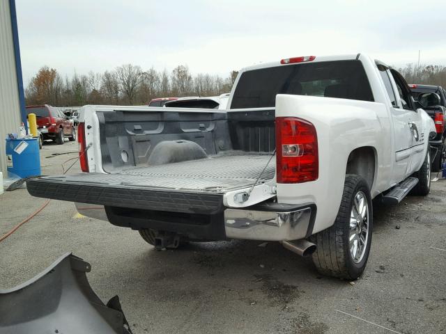 1GCRCSE07CZ231965 - 2012 CHEVROLET SILVERADO WHITE photo 4