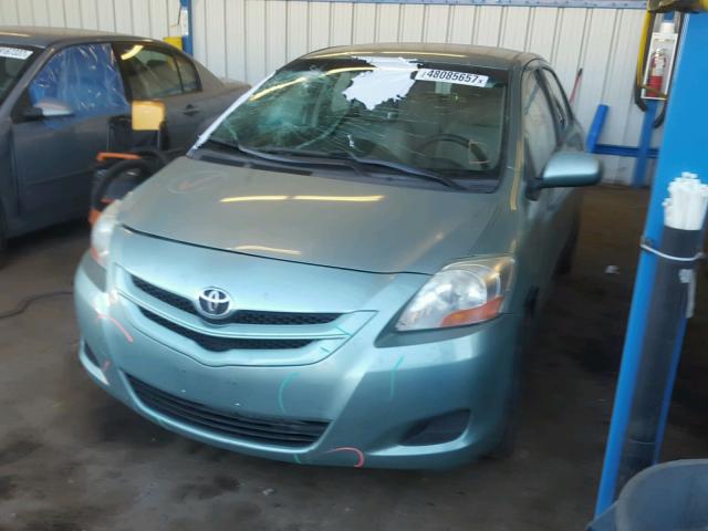 JTDBT923981296024 - 2008 TOYOTA YARIS BLUE photo 2