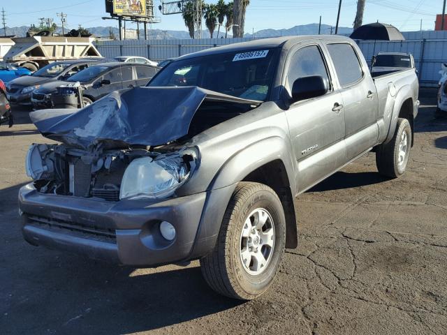 3TMKU72N59M022388 - 2009 TOYOTA TACOMA DOU GRAY photo 2