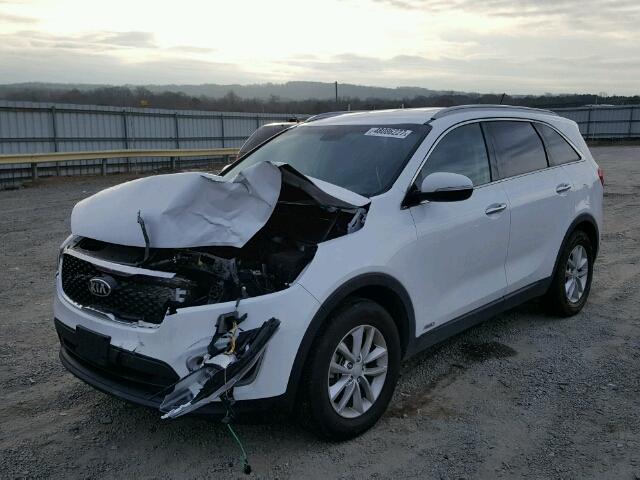 5XYPGDA52HG189798 - 2017 KIA SORENTO LX WHITE photo 2