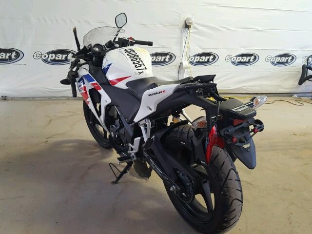 MLHMC410XD5304120 - 2013 HONDA CBR250 R WHITE photo 3