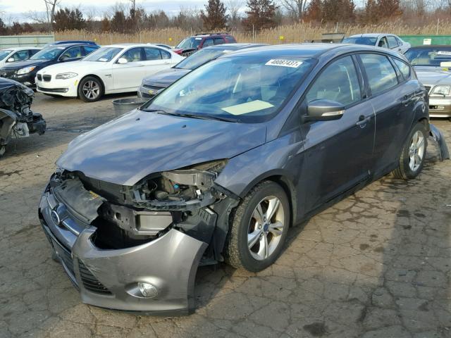 1FAHP3K28CL294142 - 2012 FORD FOCUS SE GRAY photo 2