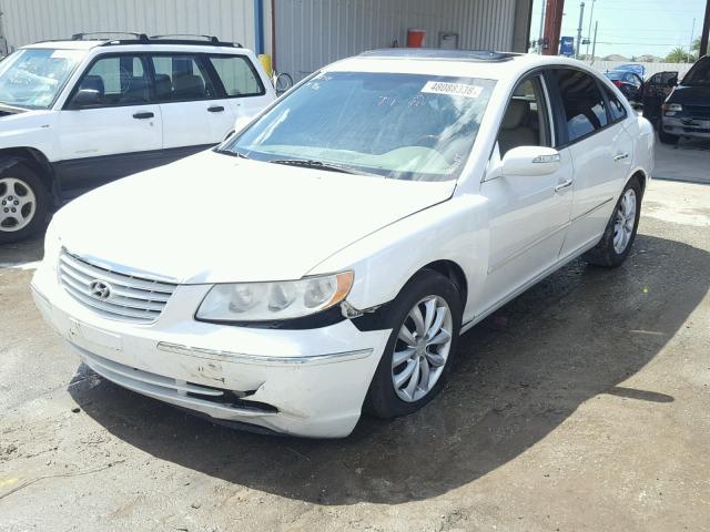 KMHFC46F68A310322 - 2008 HYUNDAI AZERA SE WHITE photo 2