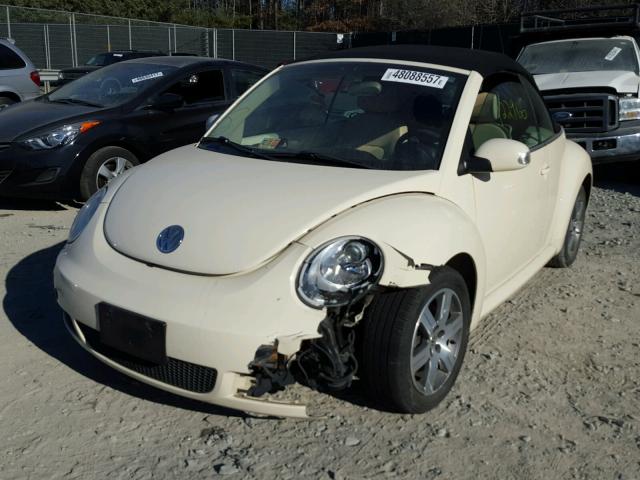 3VWPF31Y96M312775 - 2006 VOLKSWAGEN NEW BEETLE CREAM photo 2