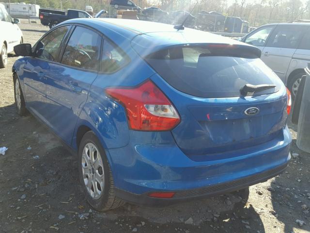 1FAHP3K25CL298830 - 2012 FORD FOCUS SE BLUE photo 3